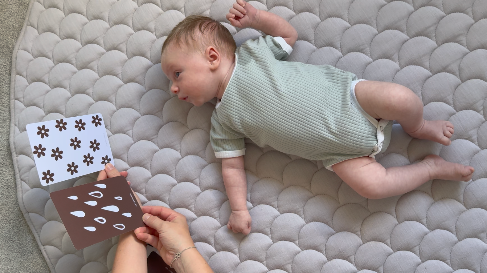 3 Step Guide to Using High Contrast Cards with Your Newborn