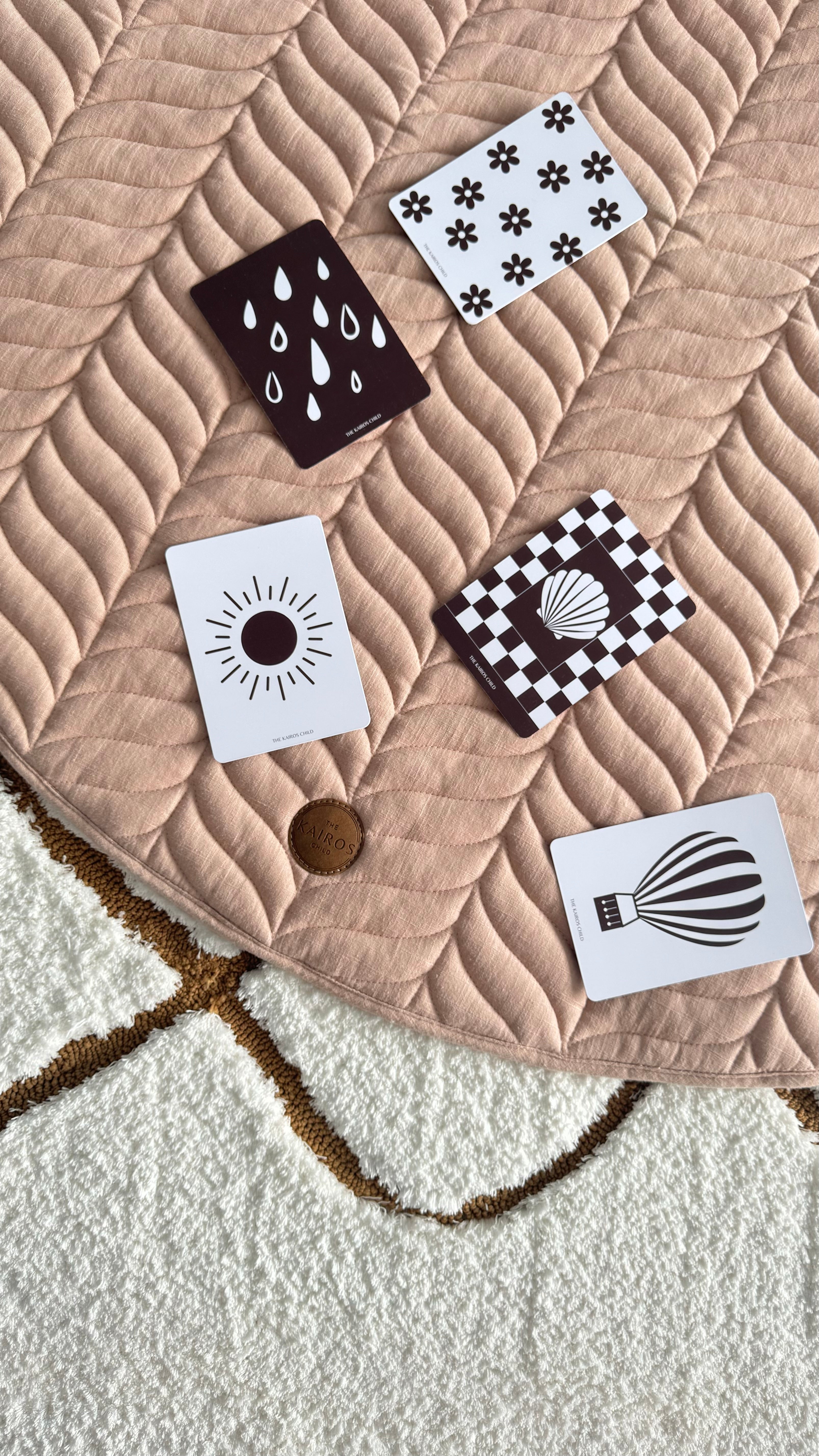 baby play mat and high contrast cards